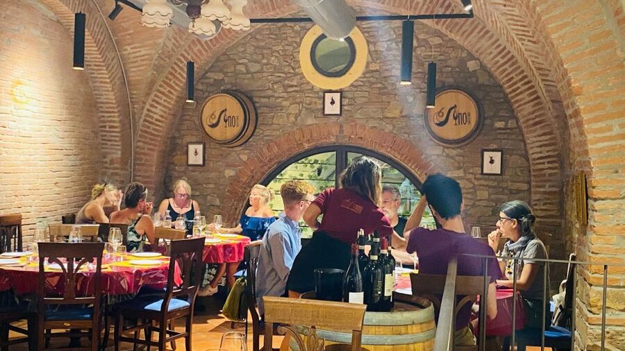 Wine Tasting Experience with Three Types of Tuscan Wine - Comfort, Access, and Practical Details
