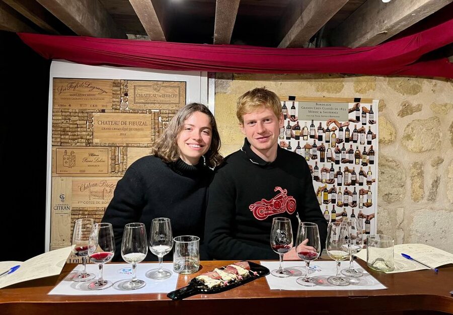Workshop Bordeaux wine tasting: 4 reds & charcuterie pairing - The first glass: learning how to taste
