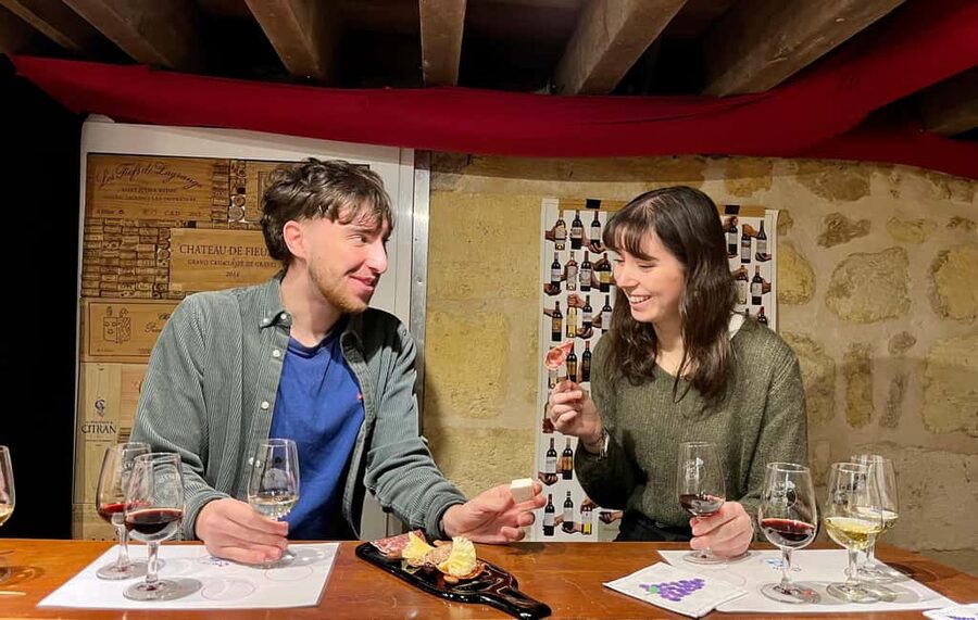 Workshop Bordeaux wine tasting: 4 reds & charcuterie pairing - Left Bank and Right Bank in one hour