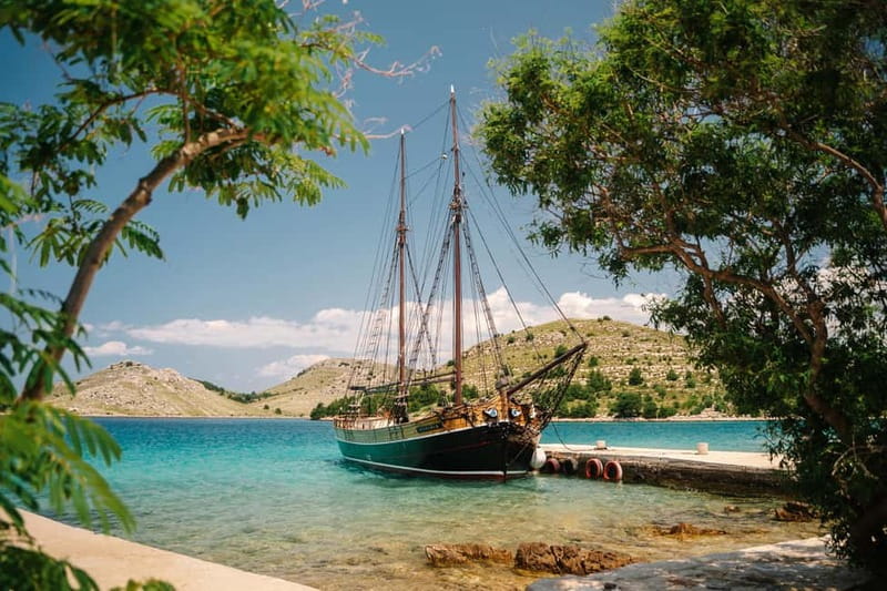 Zadar: Boat Tour with Unlimited Wine & 3 Stops - The 45-minute swim at Hidden Bay